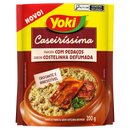 Farofa de Mandioca com Pedaços Crocante Costelinha Defumada Yoki Caseiríssima Pacote 200g